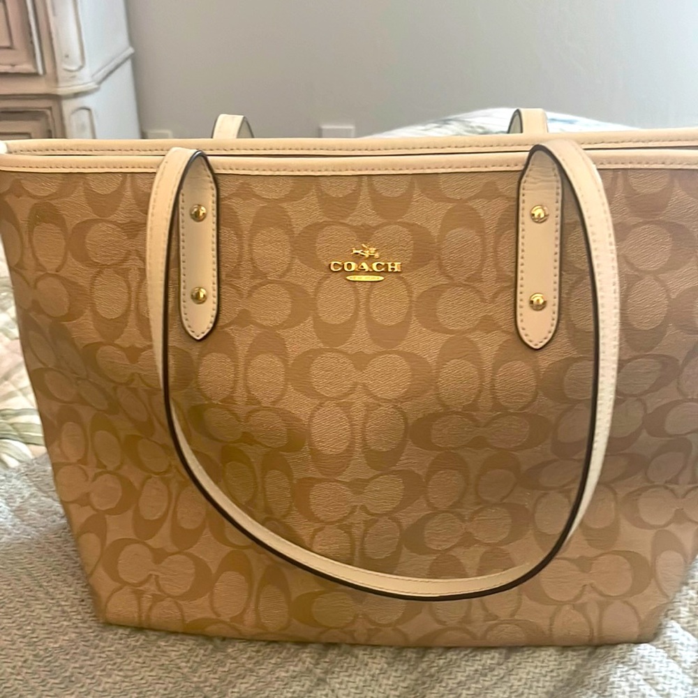 COACH City Tote In Signature Canvas